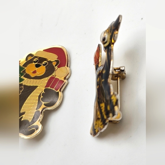๐ข3/$19๐ข Set of 2 Vintage Christmas Brooch Pins Gold Holiday Bear Dear - Picture 6 of 7